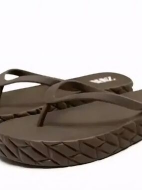 Zara Brown Women’s Platform Flip Flop Sandals